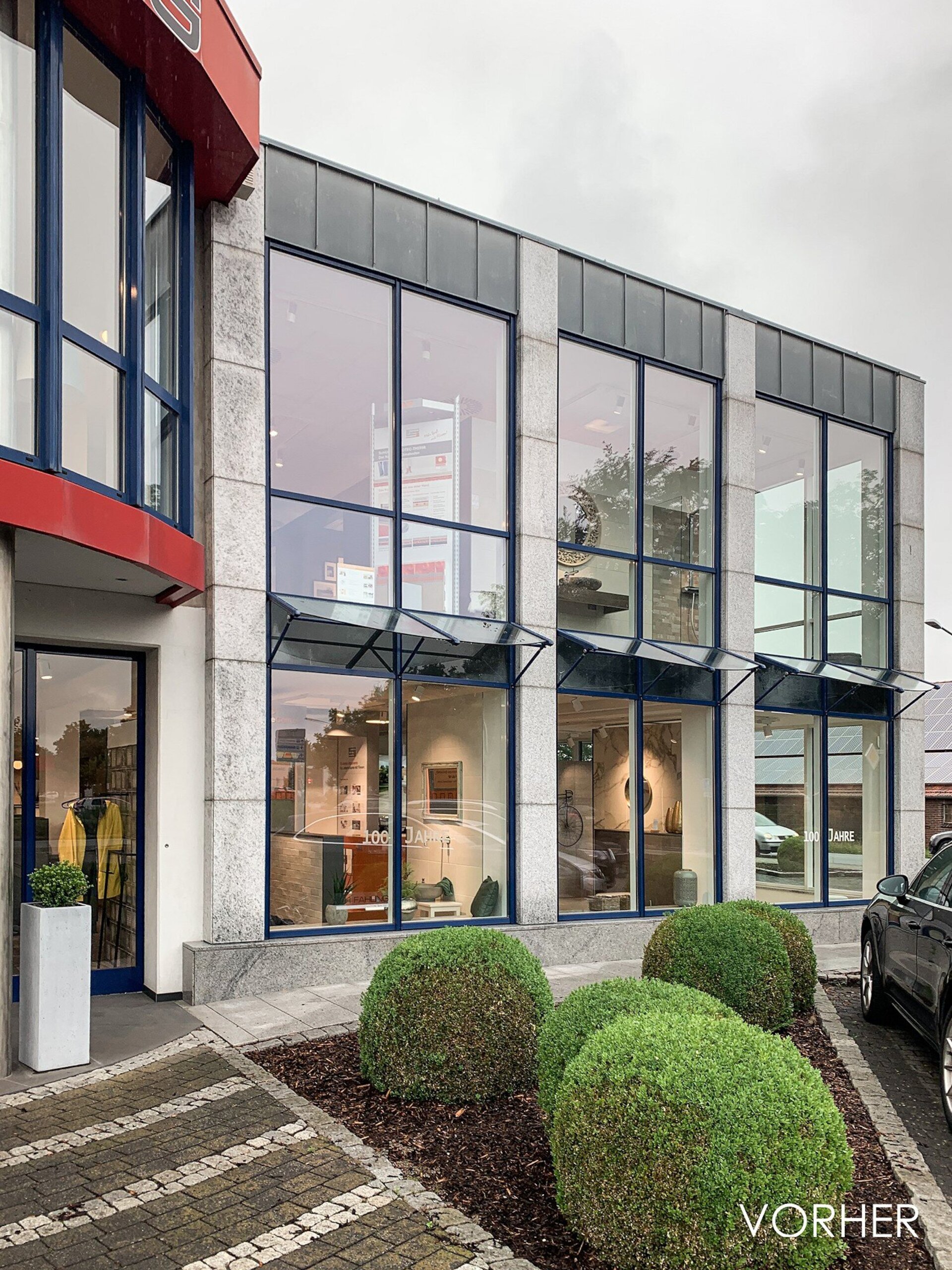 Fassadenneugestaltung und Anbau von Büroräumen Image 6