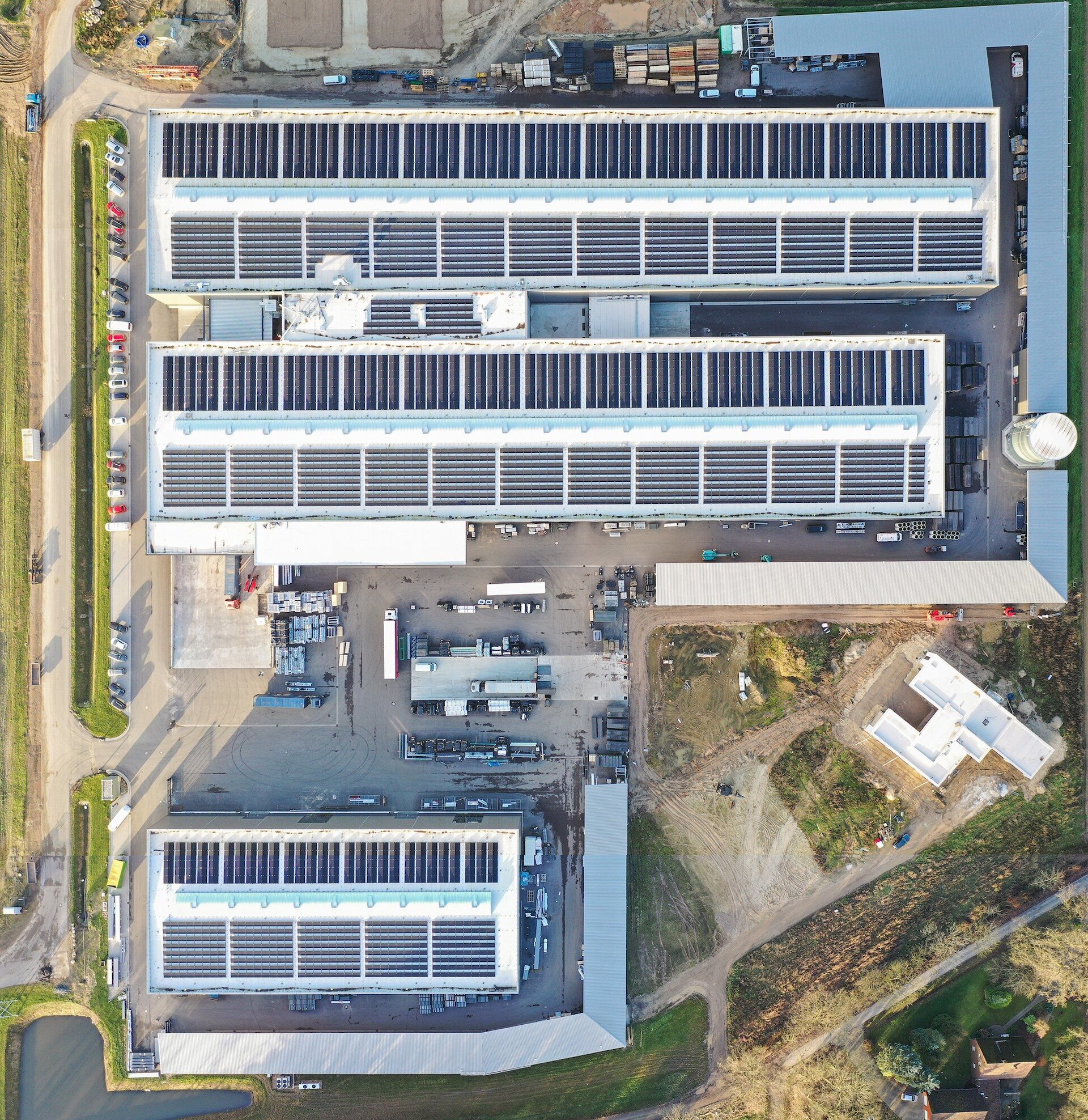 Neubau von drei Werkhallen und einem  Sozial- u. Bürobereich Image 4